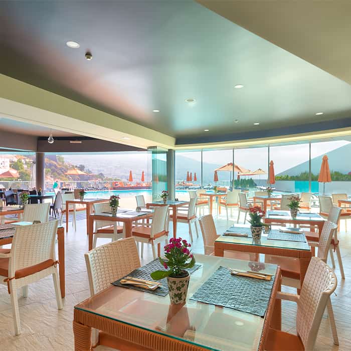 Four Views Baia Hotel
